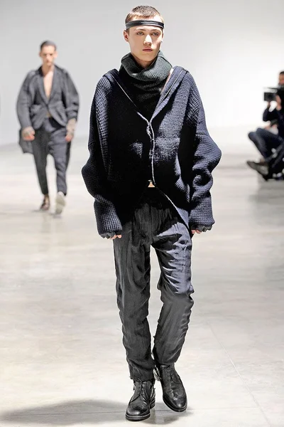 Look 16